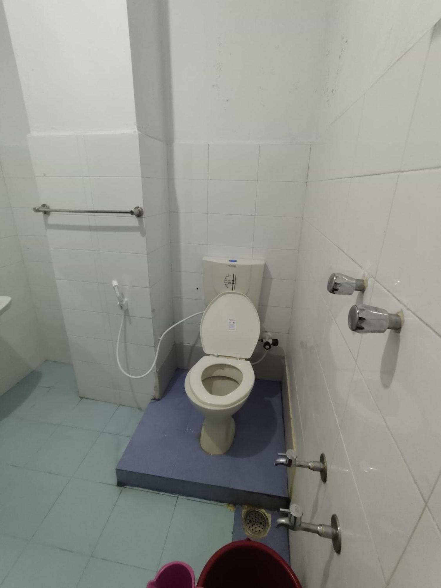 Arihanth Deluxe Lodge Shimoga Bagian luar foto